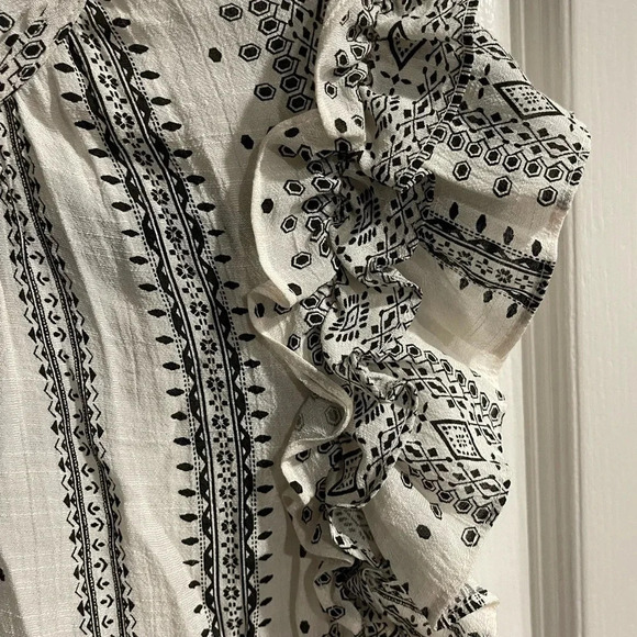 NWT E&M Black and White Print High Neck with Butterfly Sleeves SMALL - Picture 3 of 6